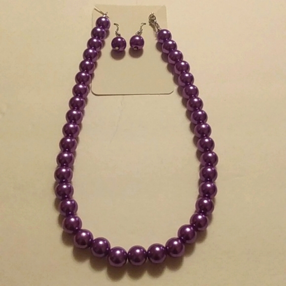 None Jewelry - Beautiful Ladies Purple 💜 Necklace and Earrings Pearl bead Set